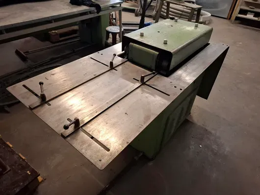 Universal folding machine