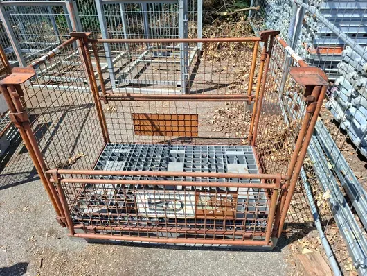 Caisse grillagée métallique