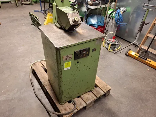 Machine à border