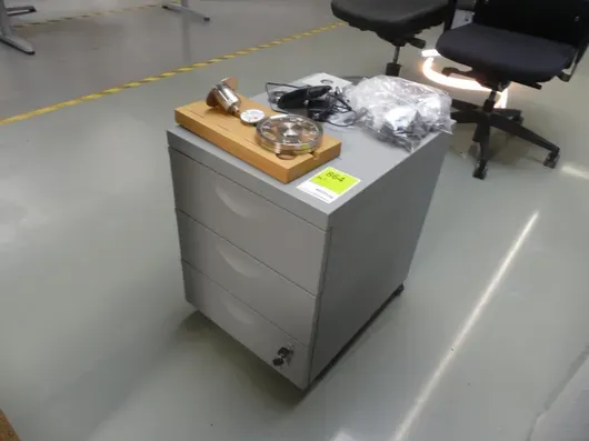 Rolcontainer, met inhoud