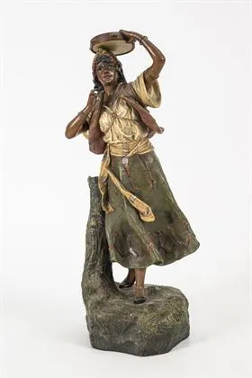 Joueuse de tambourin. Johann Maresch Thon- und Steingutwaaren, Aussig an der Elbe (Ústí nad Labem)