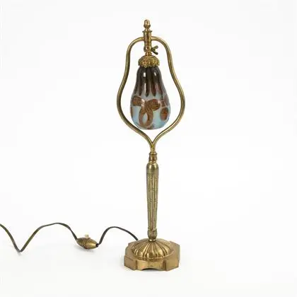 Malá stolní lampa. Schneider