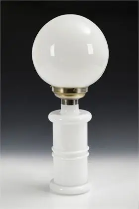 Lampe de table Art déco blanche avec abat-jour sphérique