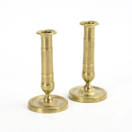 Paire de bougeoirs en bronze