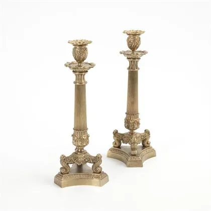 Paire de bougeoirs en bronze