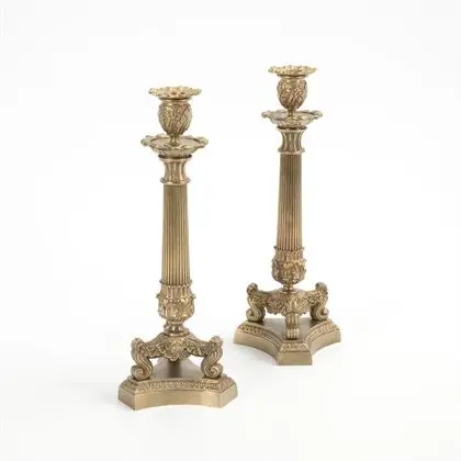 Paire de bougeoirs en bronze