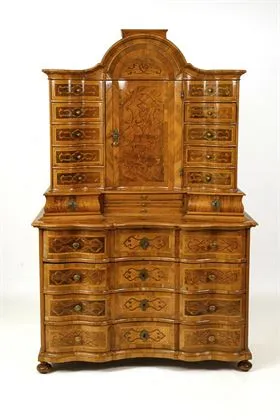 Reich intarsierter barocker Tabernakelsekretär