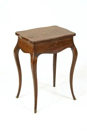 Kleine Louis XV naaitafel
