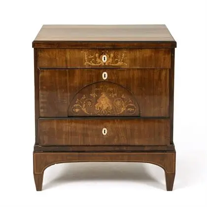 Classicistische commode