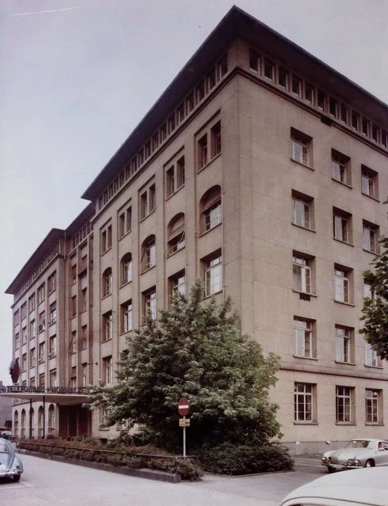 Telefonbau und Normalzeit GmbH. – "To Dr