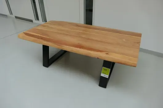 Table basse en bois massif