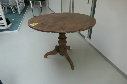 Table en bois vintage