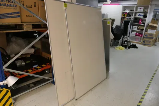 2x Whiteboard