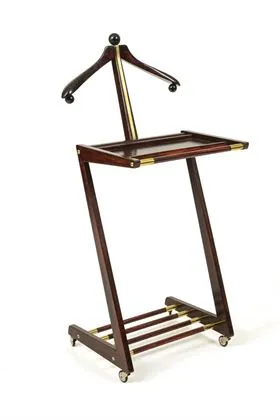 Kledingbutler. Thonet
