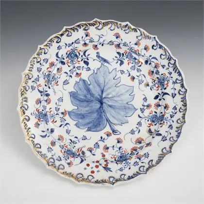 Assiette à motif d'oiseau. Rauenstein