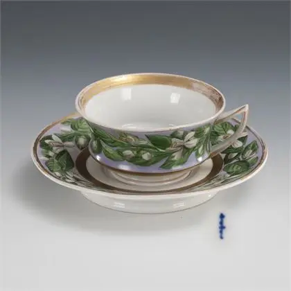 Tasse de vitrine avec fleurs d'oranger. KPM Berlin