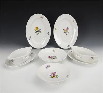 6 delen van een dinerservies met bloemschildering. KPM Berlin