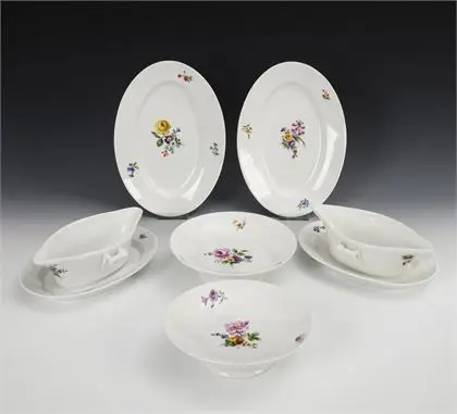 6 delen van een dinerservies met bloemschildering. KPM Berlin
