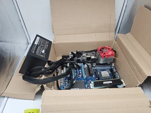Computer Teile Mainboard CPU Netzteil Arbeitsspeicher