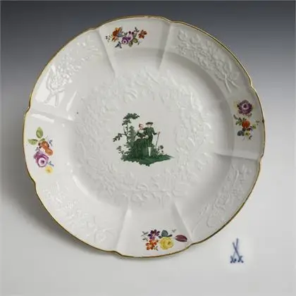 Barok groentebord met kopergroene schildering. Meissen