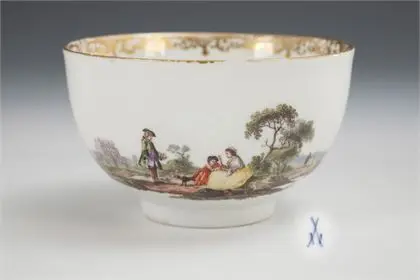 Barokke kop met Watteau- en koopvaardijschildering. Meissen