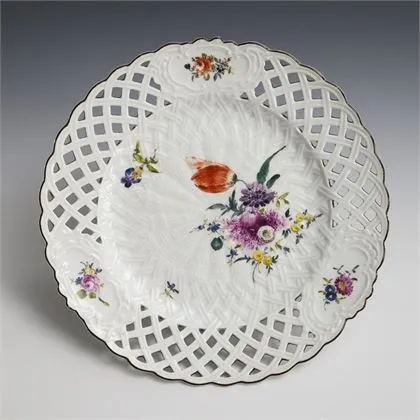 Barok dessertbord met bloemschildering. Meissen