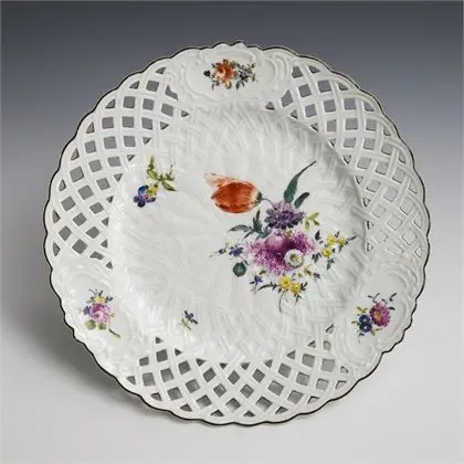 Barok dessertbord met bloemschildering. Meissen