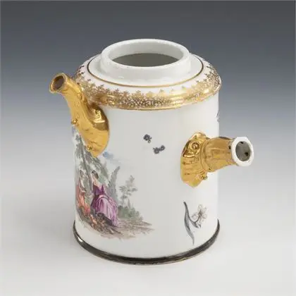 Barokke chocoladekan met Watteau-schildering. Meissen
