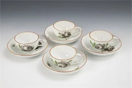 4 barokke kopjes met rozenschildering. Meissen