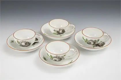 4 barokke kopjes met rozenschildering. Meissen