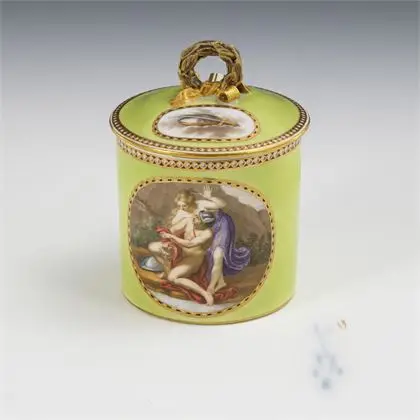 Empire dekselkop met mythologisch motief. Meissen
