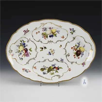 Grote schotel met fruitschildering. Meissen