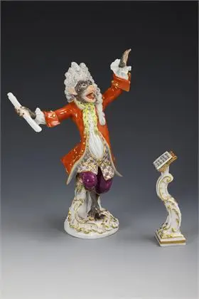 Aap als dirigent met muziekstandaard. Meissen