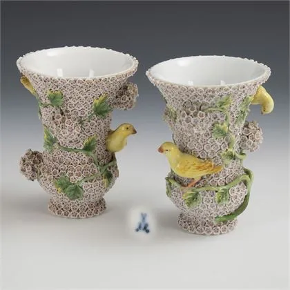 Paire de vases boule de neige. Meissen