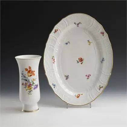 Plaat en vaas. Meissen