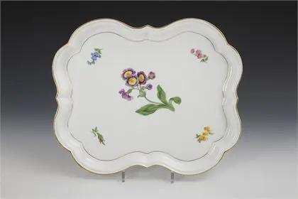 Blad met bloemschildering. Meissen