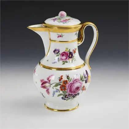 Koffiekan met bloemschildering. Meissen