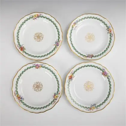 4 borden met bloemschildering en groen lint. Meissen