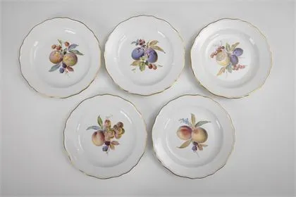 5 borden met vruchtenschildering. Meissen