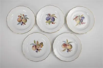 5 borden met vruchtenschildering. Meissen