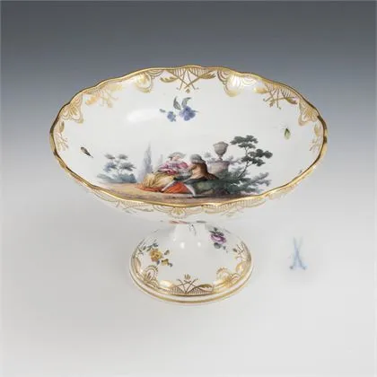 Footed bowl with Watteau painting. Meissen