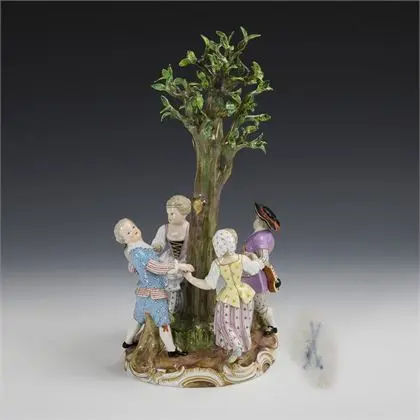 Kinderreidans rond een boom. Meissen