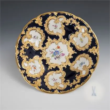 Pronkschaal met kobaltblauwe fond. Meissen