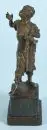 Klose, P., artiste des 19e/20e s. – Figurine en bronze, patine foncée, H= 14 cm, "Schusterjunge", signée, sur socle en marbre, H totale= 19 cm