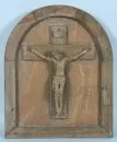 Christuskorpus – Keramik, an Holzschild mit Kreuzrelief, gesamt 55 x 45 cm;