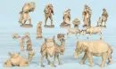 Figurky do betléma, 16 kusů – dřevo, částečně mořené dohněda, v. 2-15 cm, mj. Svatá rodina, sedláci, velbloudi, slon