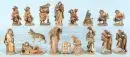 Figurines de crèche, 17 pièces – bois, polychrome, H= 5-18 cm, dont Sainte Famille, bergers et paysans