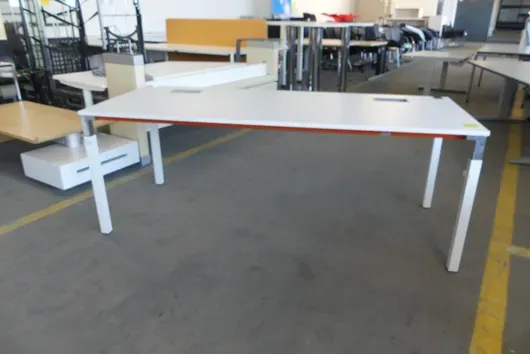 Steelcase - Bureau à hauteur réglable manuellement