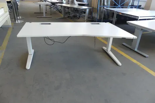 Steelcase - Bureau à hauteur réglable électriquement
