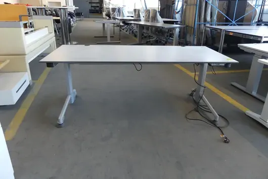 Elektricky výškově nastavitelný stůl